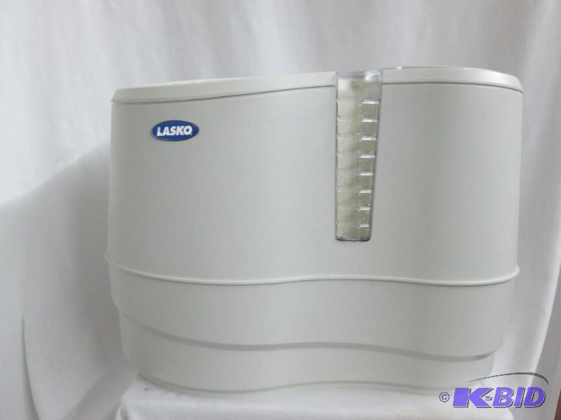 lot 16 image: Lasko 9-Gallon Recirculating Humidifier