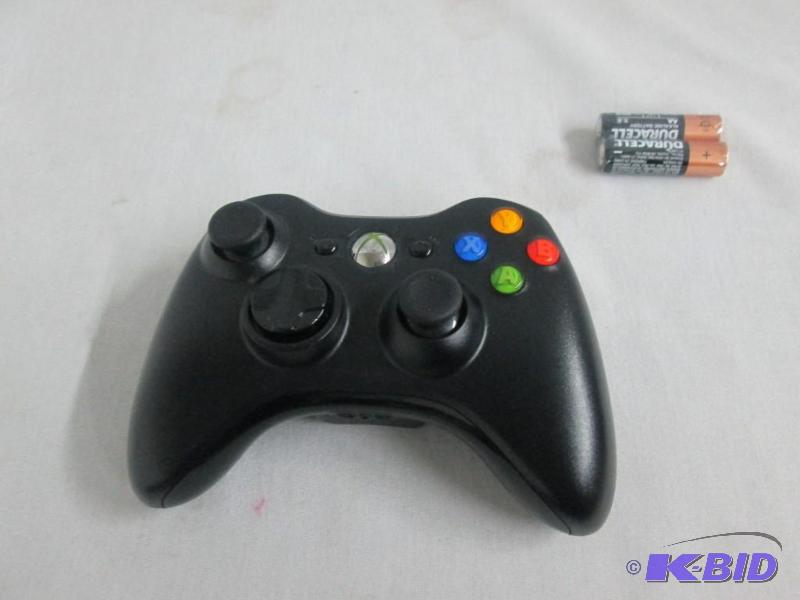 lot 26 image: XBOX 360 Black Wireless Controller