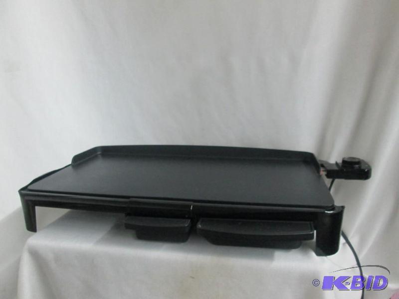lot 27 image: Super Chef Extra-Large Nonstick Griddle