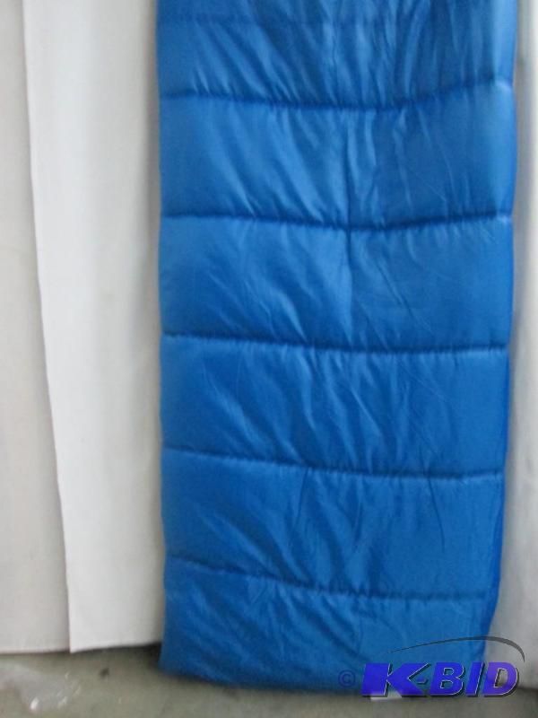 lot 28 image: Exxel Outdoors Twin Ridge Polyester Sleeping Bag