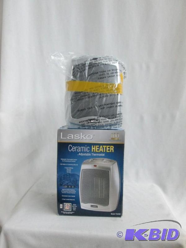 lot 31 image: Lasko Compact Ceramic Heater
