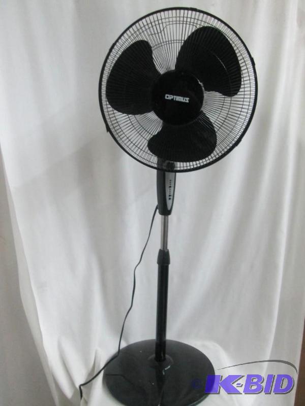 lot 34 image: Optimus 16 Oscillating Pedestal Fan