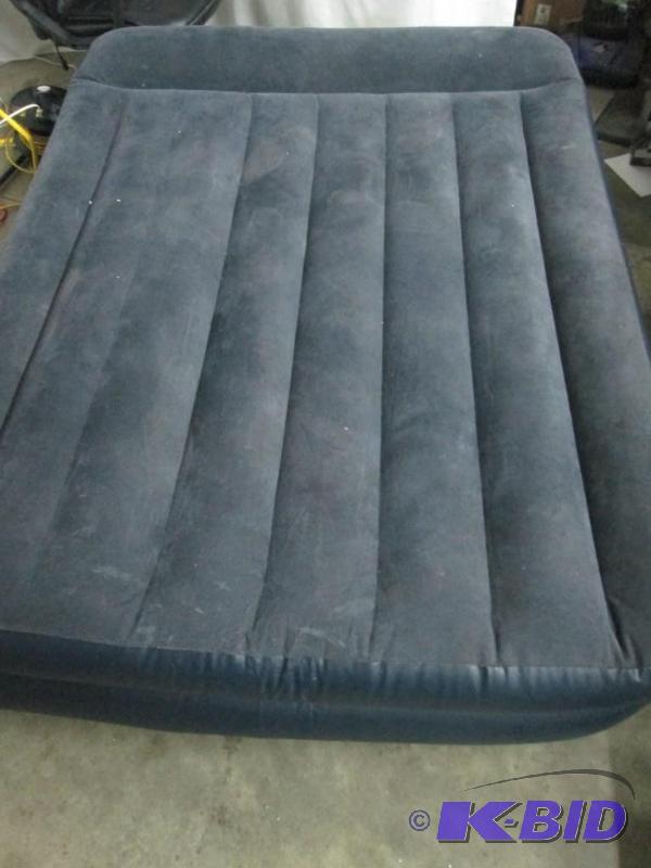 lot 40 image: Intex Pillow Rest Queen Airbed