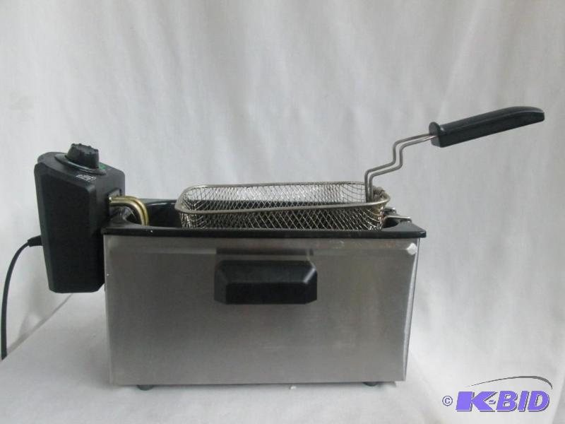 lot 41 image: Elite Gourmet 14-Cup Deep Fryer