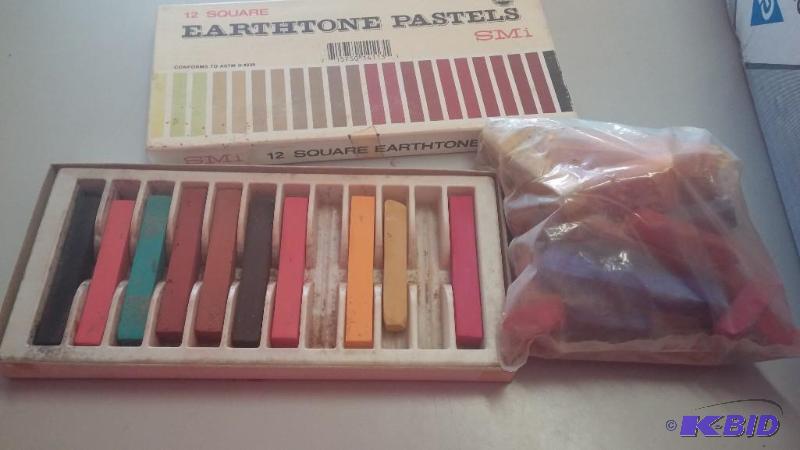 lot 15 image: SMI 12 Square Pastels Chalk Canvas Artist Dra...