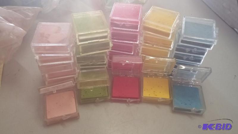 lot 28 image: Lot of 30 Artist Chalk Square colors as shown...