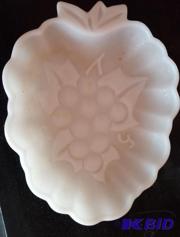 lot 13 image: White Hall Grapes Relish plate...