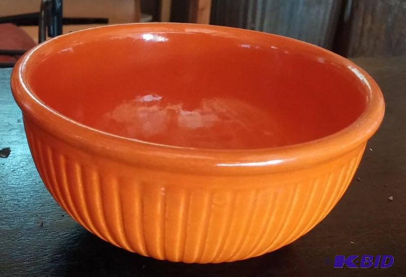 lot 17 image: Vintage Orange Pottery Bowl...