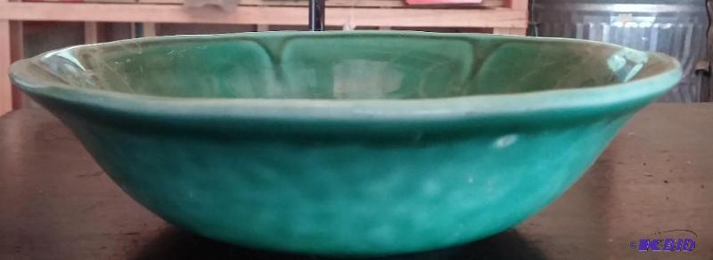 lot 20 image: Vintage Green Pottery Bowl--NO CHIPS...