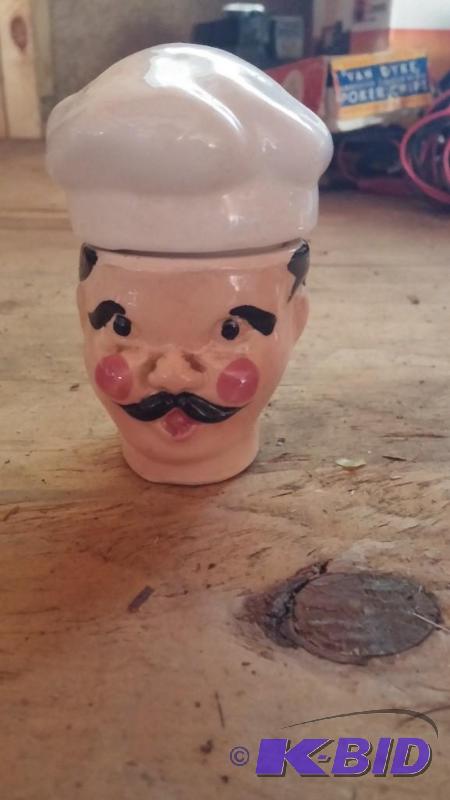lot 4 image: 1930s Kreiss Pottery Japan Salt and Pepper S...
