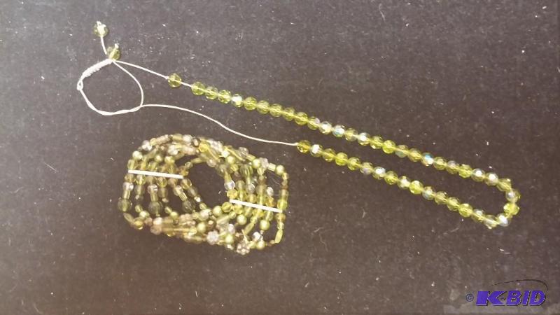 Vintage Green Beaded Necklace with bracelet...