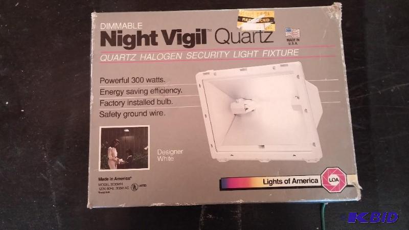 lot 25 image: Night Vigil Quartz Security Light-NEW IN BOX...