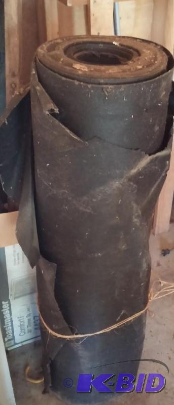 lot 4 image: Large Roll of tar paper...