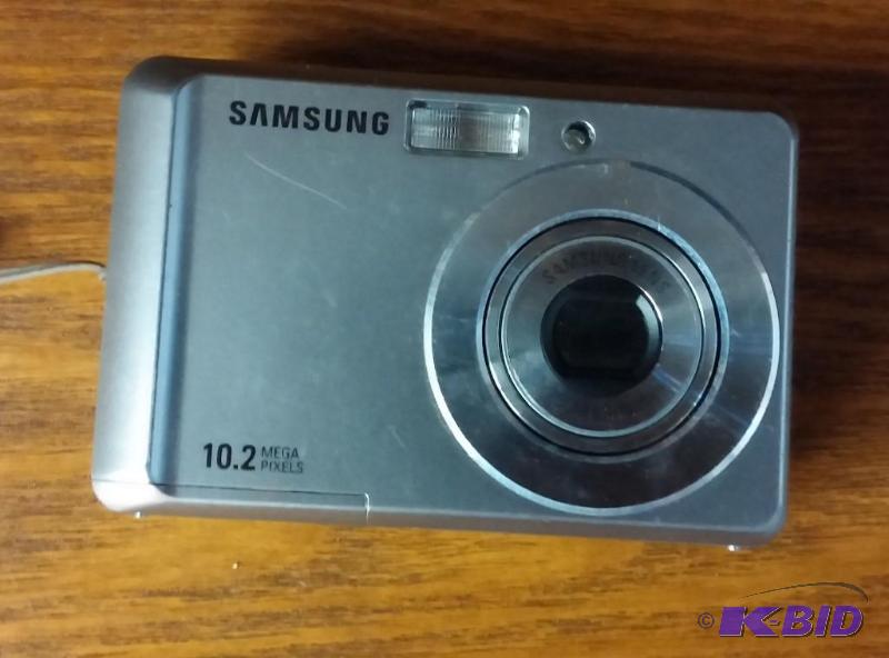 Samsung 10.2 digital Mega Pixal Camera...