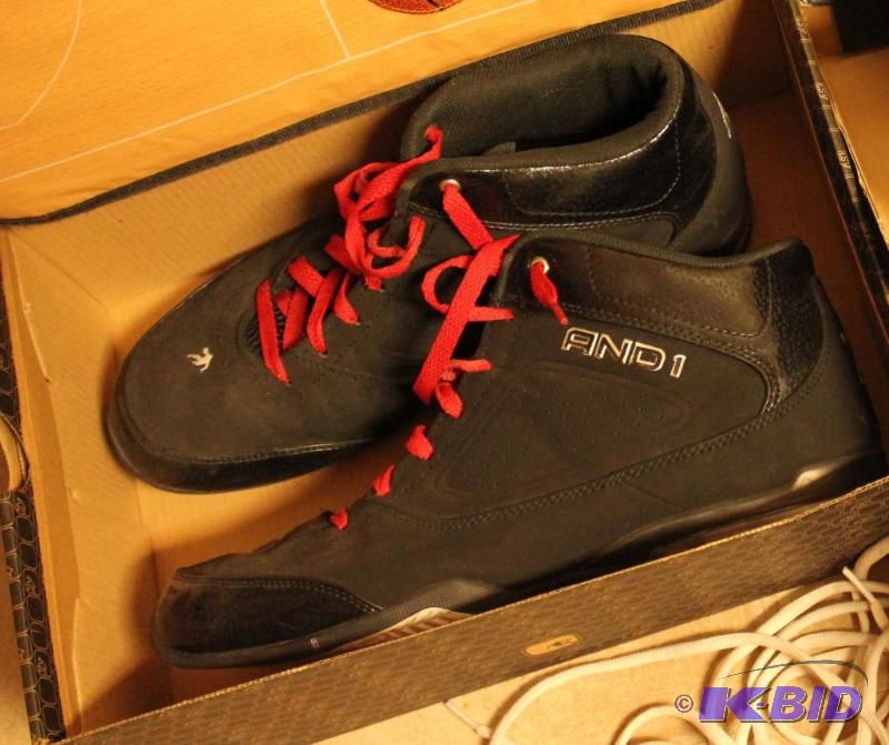 NEW Mens Size 10 Basketball Shoes...