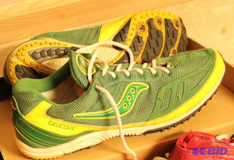 NEW Mens Size 10 Basketball Shoes...