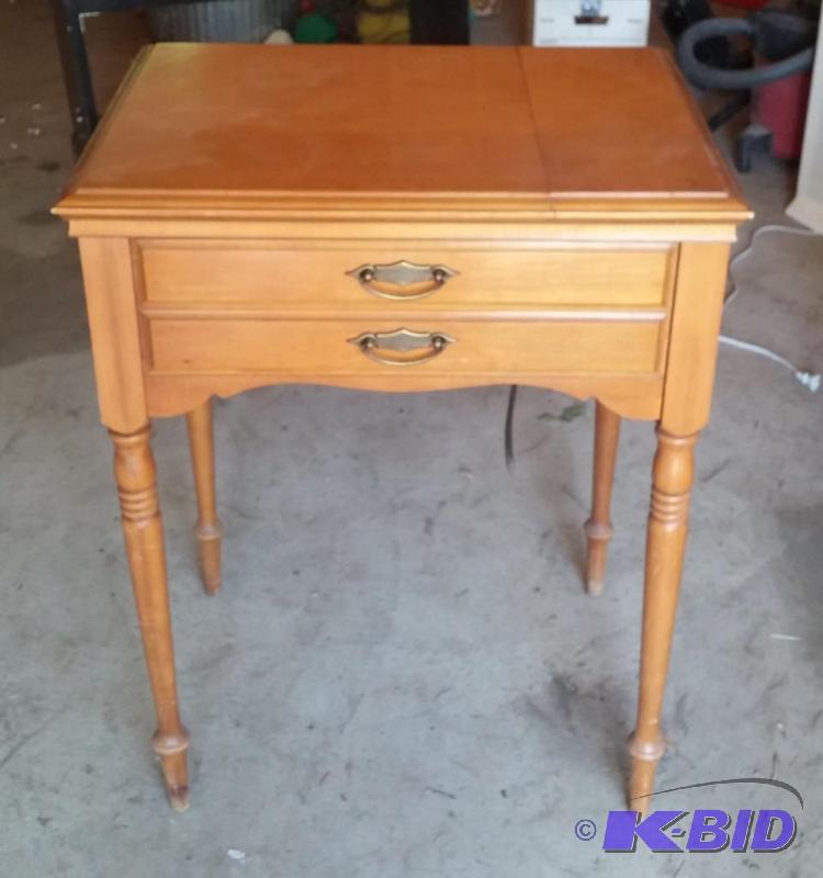 Singer Sewing Machine in cabinet-Zig Zag...