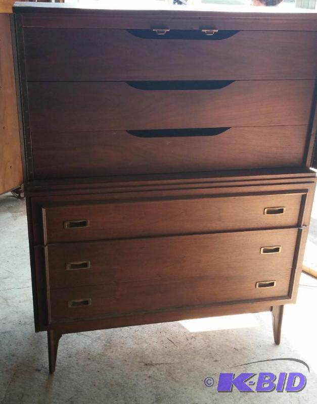Vintage 6 Drawer dresser with closing drawers...