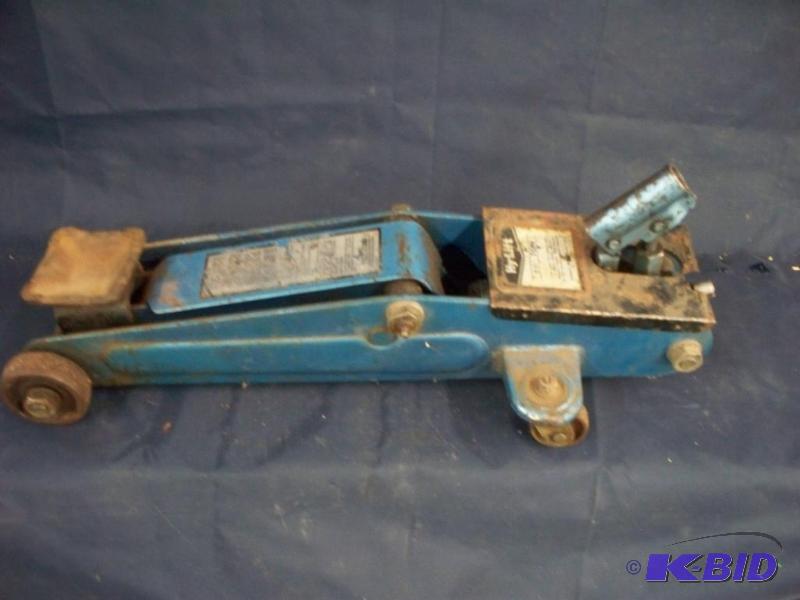 1 12 ton hylift jack works...