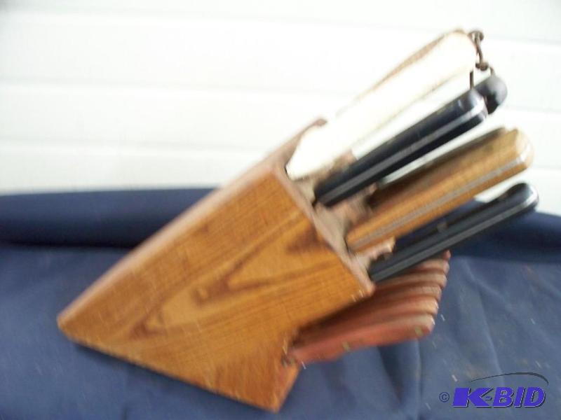 block of knifes...