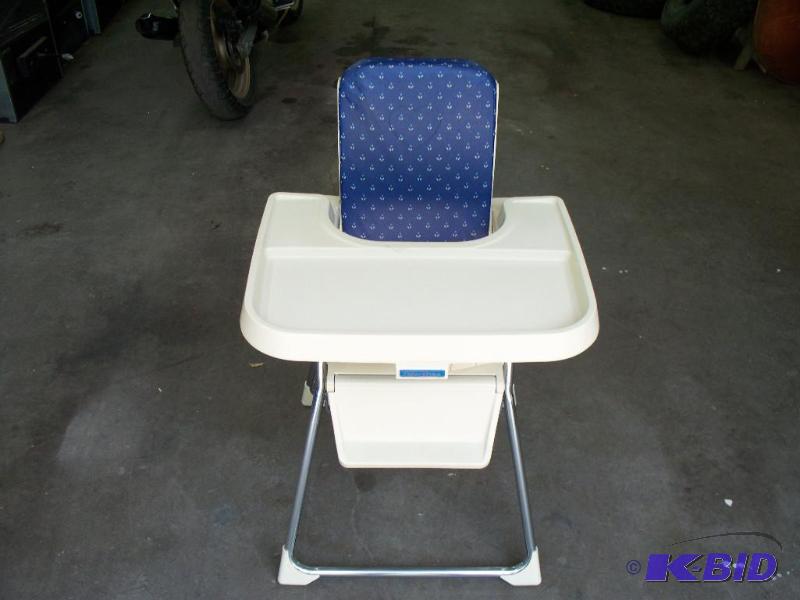 Vintage high chair in very nice condition...