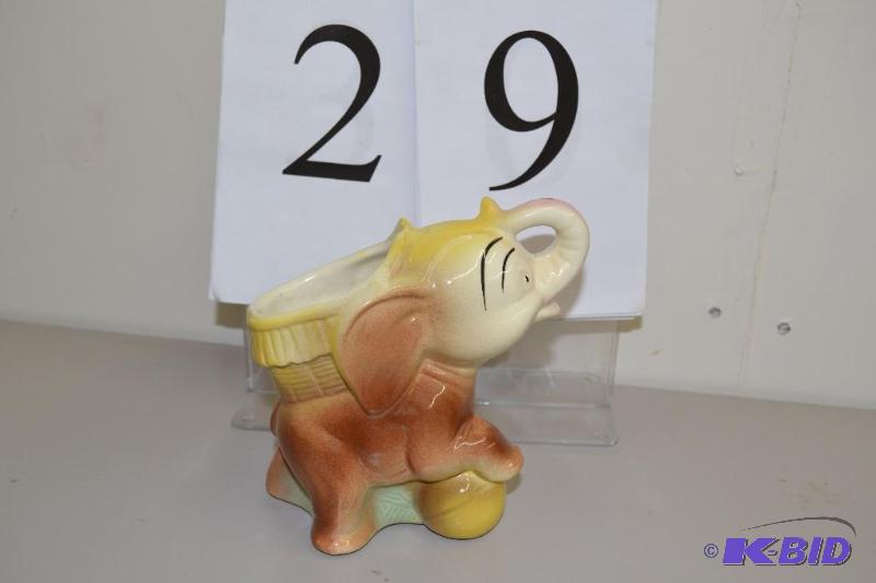 lot 29 image: Royal Copley - elephant