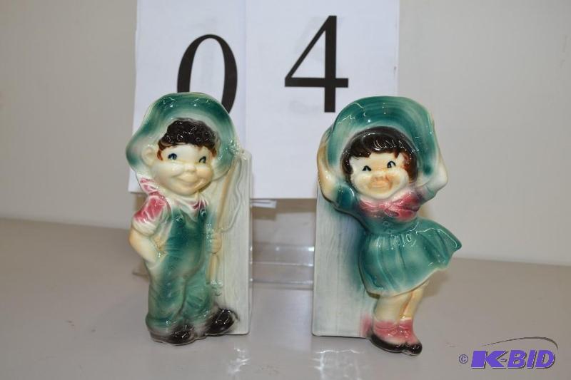 lot 4 image: Royal Copley - planter boy or girl