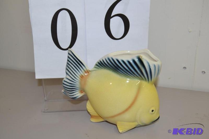 lot 6 image: Royal Copley - fish