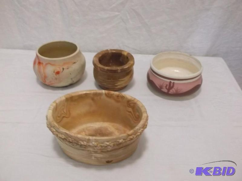 lot 25 image: Nice lot of Indian pottery all appears in goo...