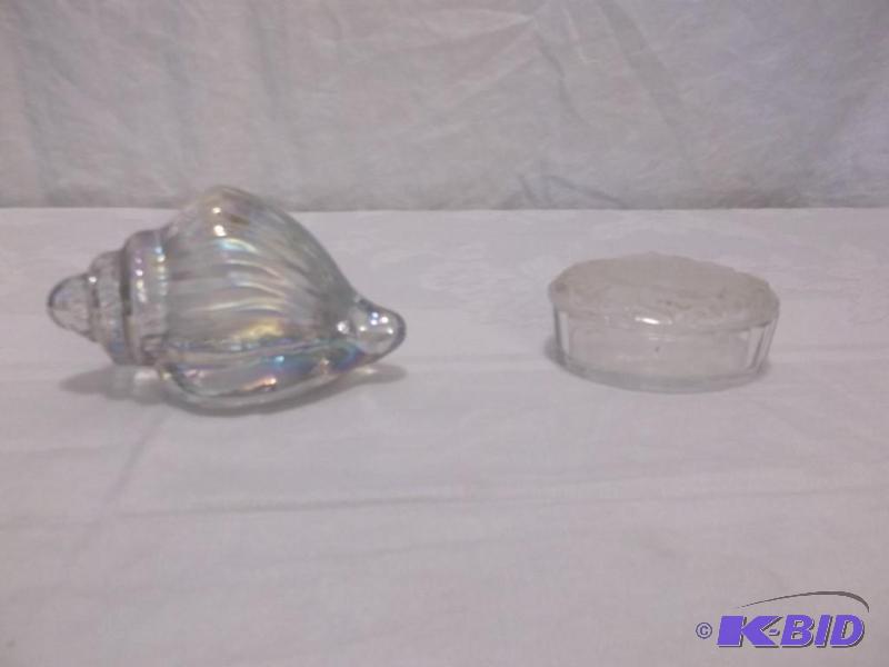 lot 29 image: Carnival glass like sea shell paperweight &am...