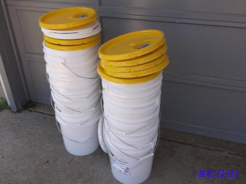 lot 36 image: Nice lot of 10- 5 gallon pail with lids....