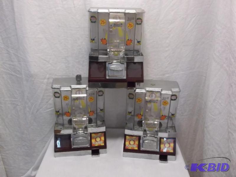 lot 44 image: Nice lot with 3-25 cent candy machines comes ...