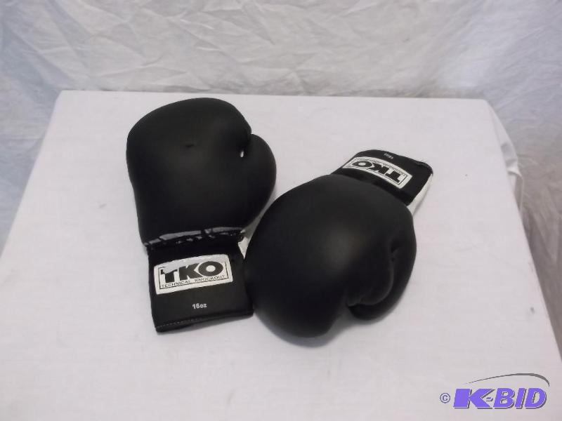 lot 72 image: Technical Knockout 16 oz boxing gloves appear...