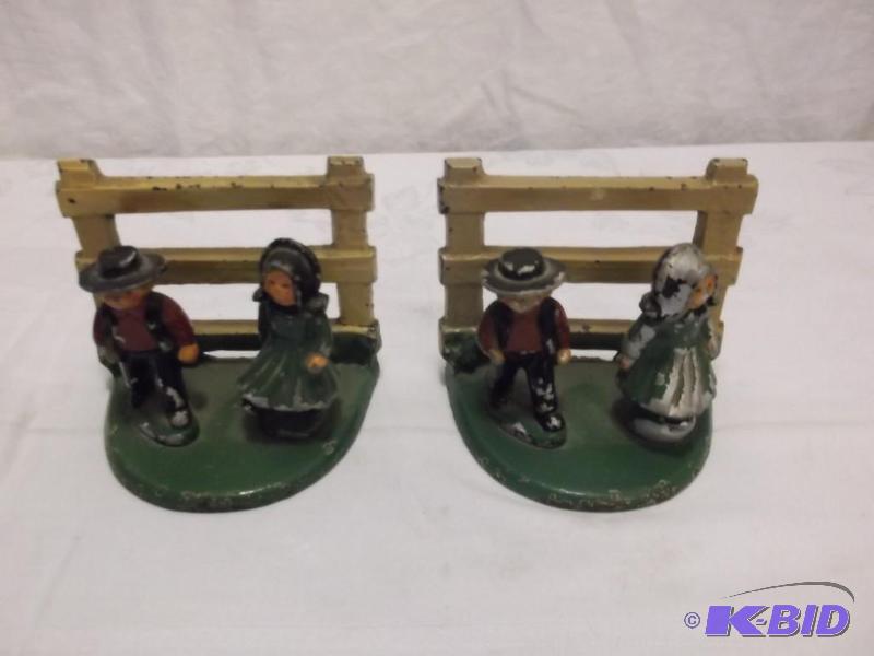lot 9 image: Vintage cast iron bookends has some paint los...