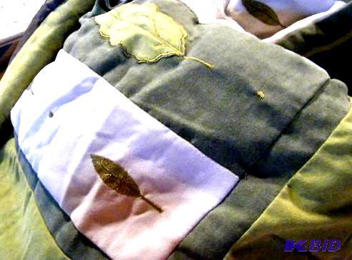 lot 196 image: Green blue brown tan comforter - Has flowers ...