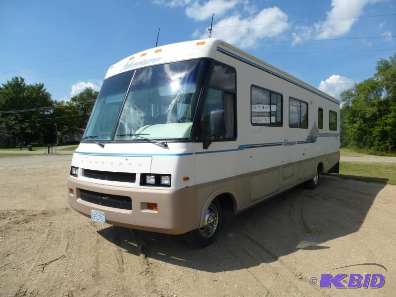 lot 1 image: 1993 Winnebago Adventurer Model- P30 Has 454...