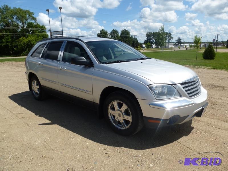 lot 10 image: 2005 Chrysler Pacifica Has 3.5 Liter V6 engi...