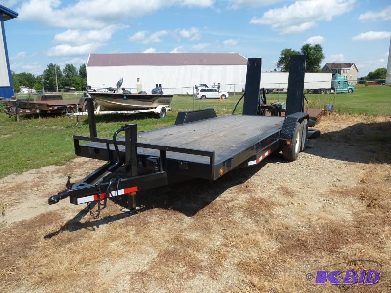 lot 12 image: 2003 P&ampJ ImplementCar Hauler Trailer Ha...