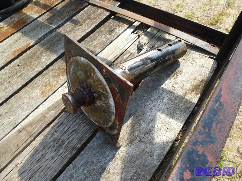 lot 20 image: King Pin 5th wheel pin 21" long with 4&...
