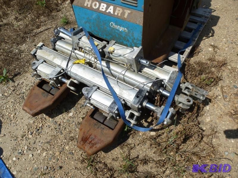 lot 25 image: Pneumatic cylinders 3- 48" cylinders 4-...