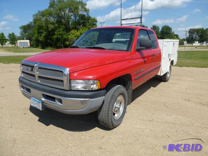 lot 6 image: 1998 Dodge Ram 1500 SLTWD  Has 318 V8 e...