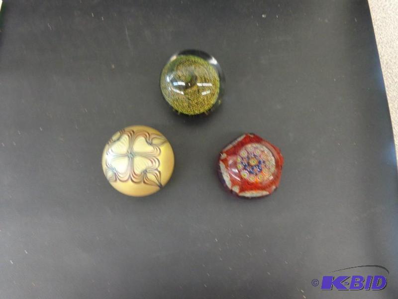 Decorative Glass Paper Weights All are of Uni...