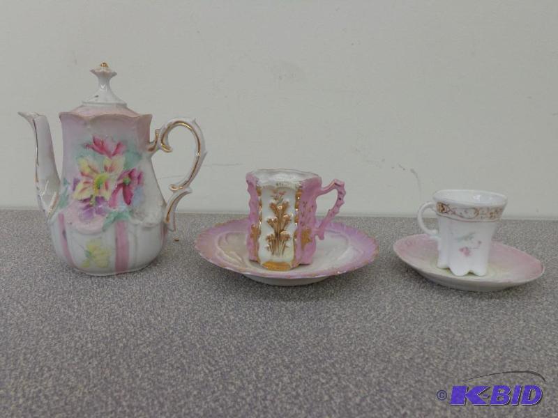 Tea Pot and Two Tea Cups Very Unique Design T...