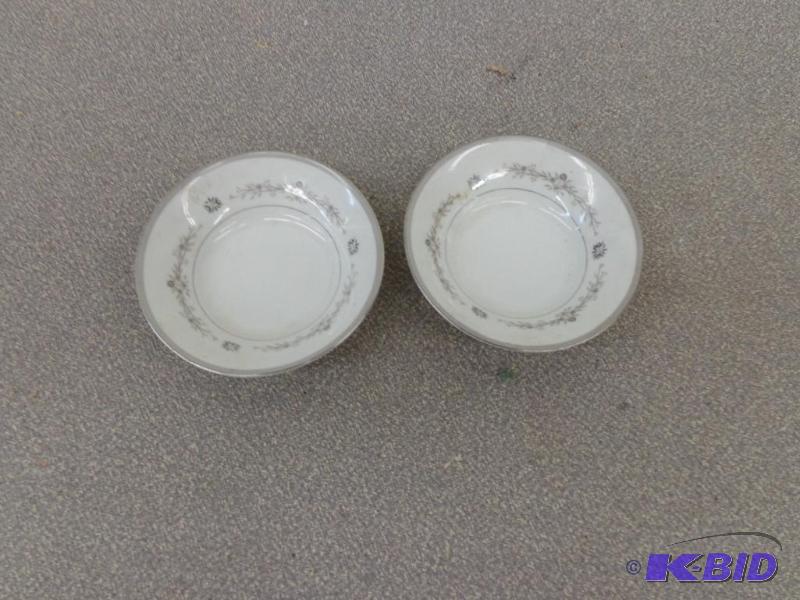 Fine China Bowls 5 12&quot Bowls by Mayfair...