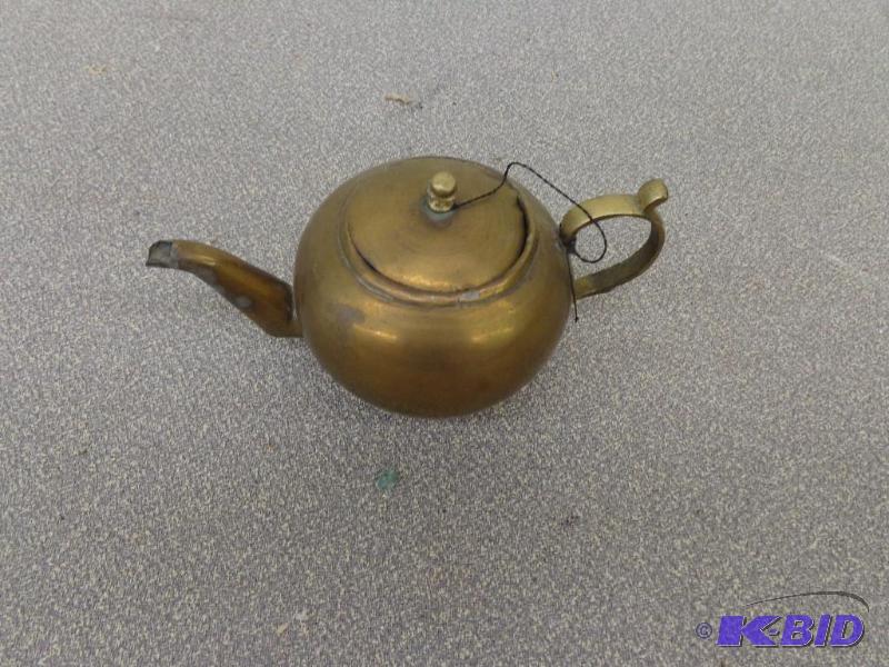 Brass Tea Pot with Lid Tea Pot is in Good Con...