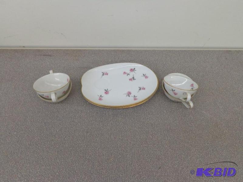 4 Piece China Set  9 12&quot x 7&quot Sauc...