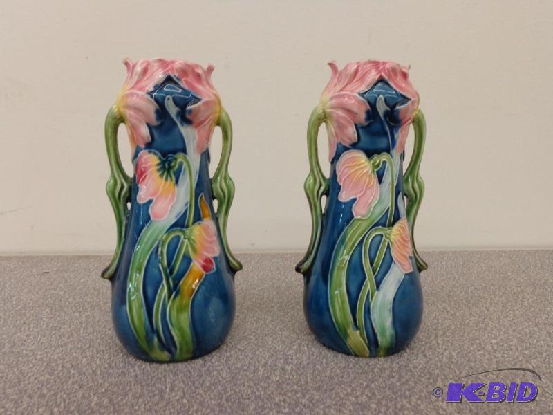 Pair of Floral Flower Vases Bright Floral Dec...