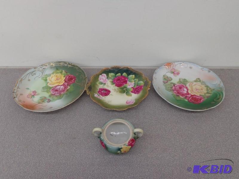2 Decorative Plates, 1 Serving Tray, and 1 Su...