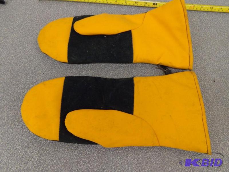 Old Mittens (Possible Ski - Doo) Holiday Nylo...