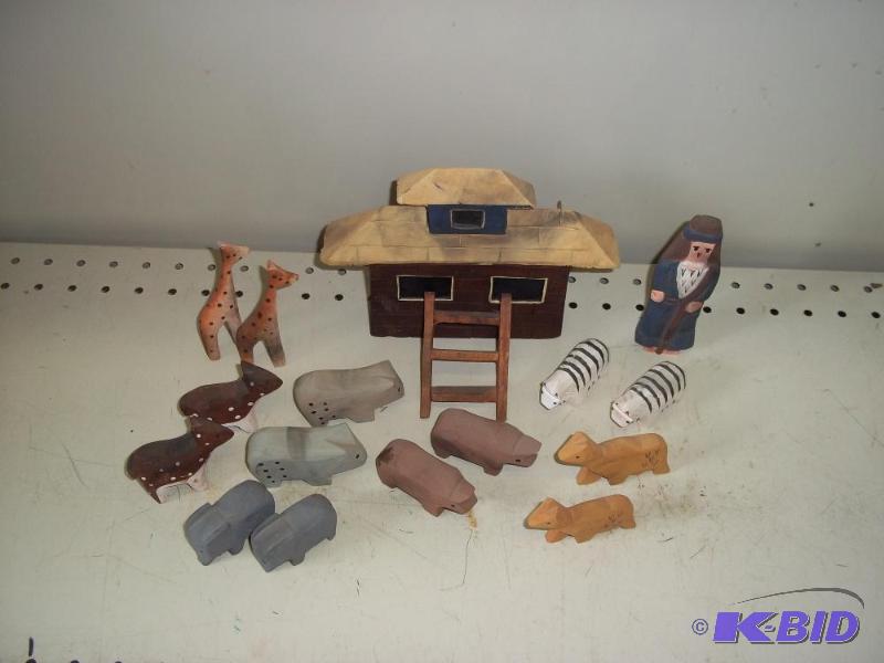 lot 105 image: Noahs Ark Wood Display...
